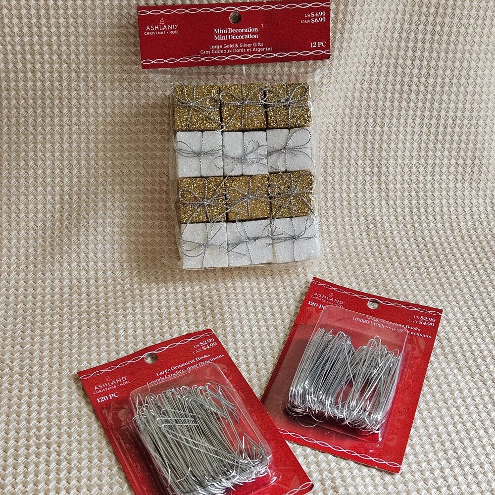 Ashland Christmas Miscellaneous Set‎ - Ornaments Hooks + Gift Mini Decorations